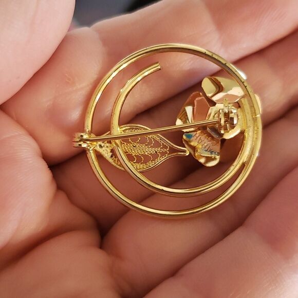 Vintage Signed Sarah Coventry Goldtone Rose Circle Brooch - "Promise" - Picture 6 of 9